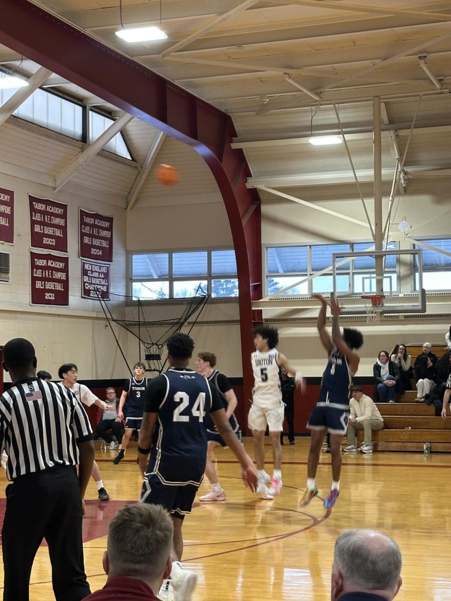 Tabor Boys' Varsity Hoopsters Blow Out Groton